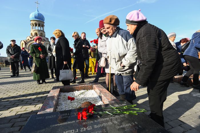Открытие после реставрации воинского мемориала в деревне Ельня в Подмосковье