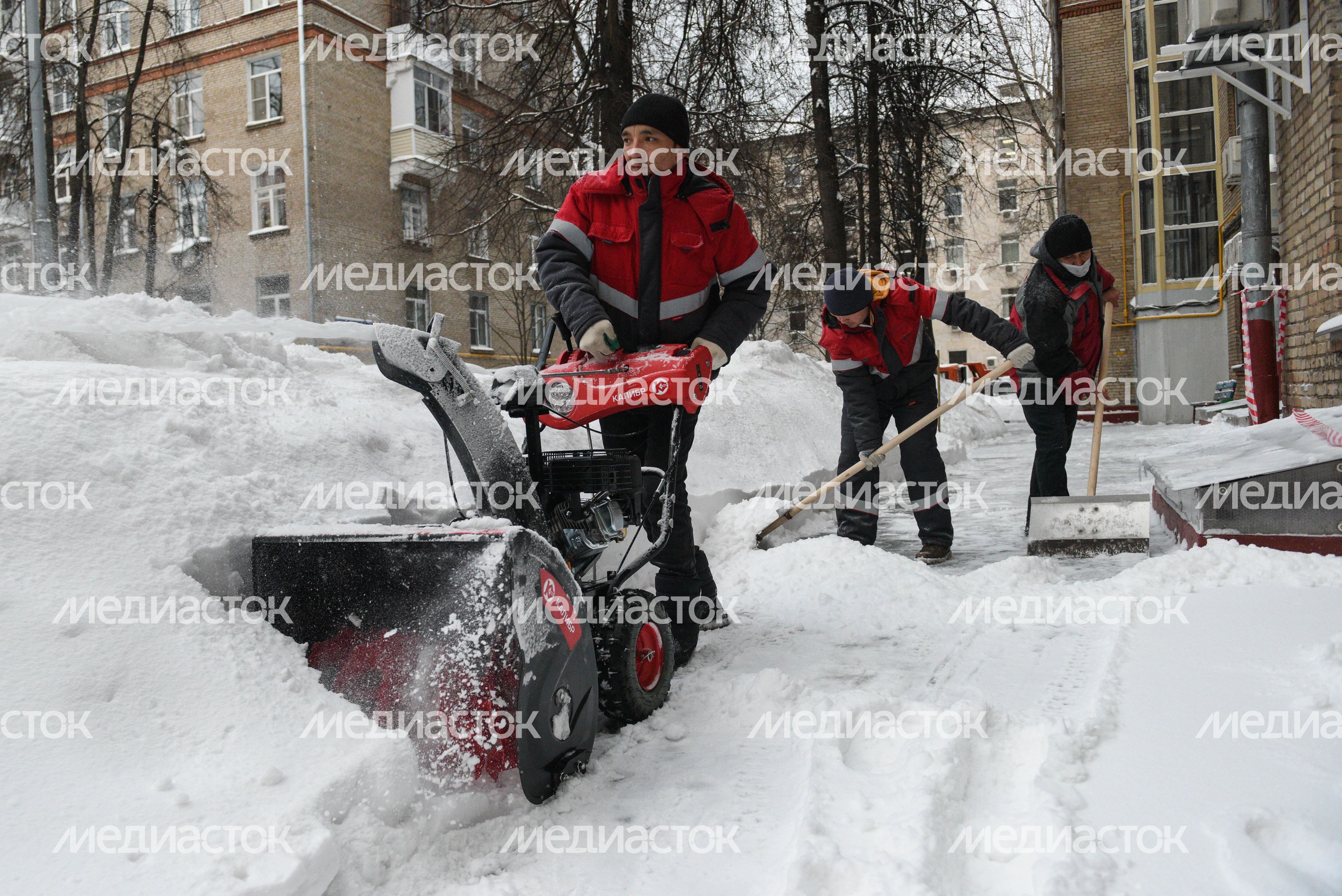 Уборка снега