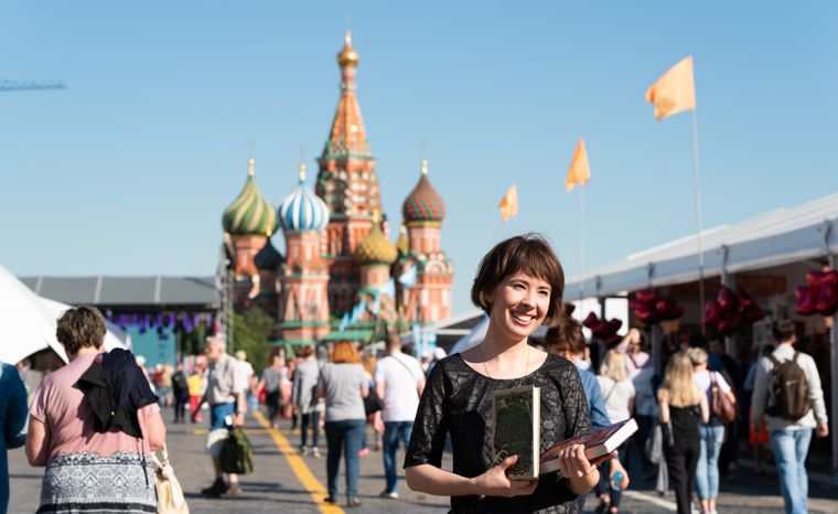 Интервью с российской писательницей Екатериной Соболь
