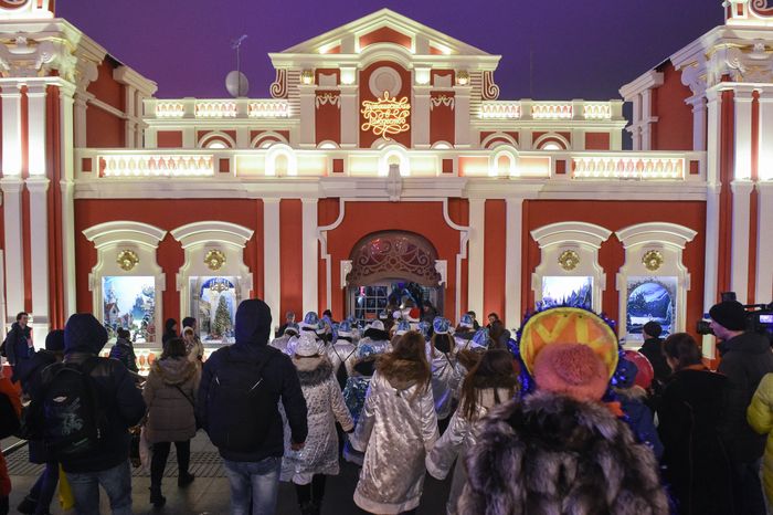 Парад Снегурочек в Москве