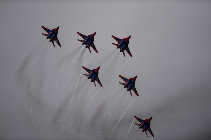 Юбилей пилотажных групп ВКС РФ «Русские Витязи» и «Стрижи» в Кубинке