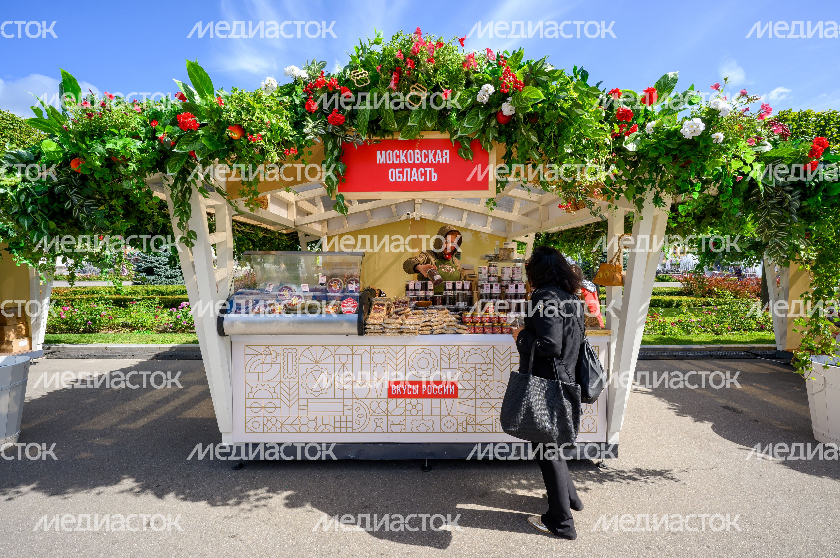 Ярмарка продуктов питания, произведенных в Подмосковье, на гастрономическом фестивале «Вкусы России» 2026 на ВДНХ