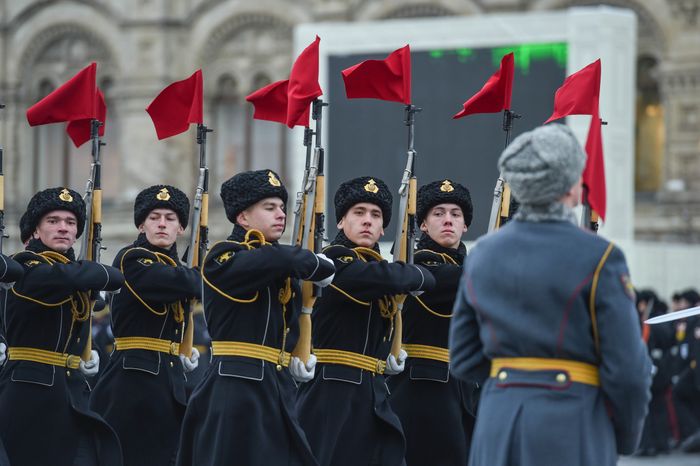 Торжественный марш в честь парада 1941 года на Красной площади в Москве