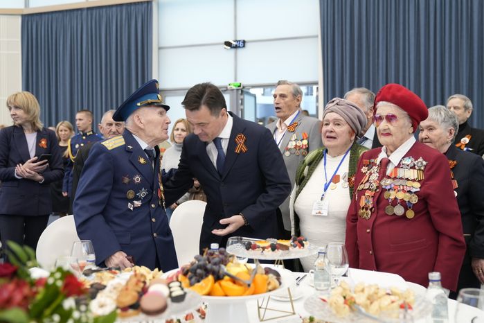 Губернатор поздравил ветеранов Великой  Отечественной войны с Днём Победы