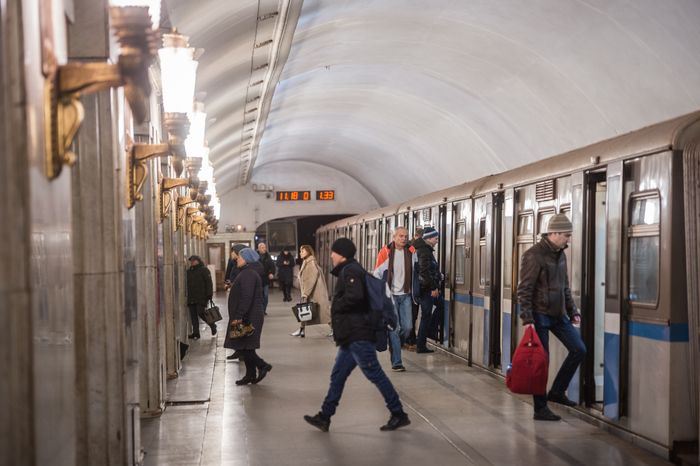 Станция метро Смоленская Арбатско-Покровской линии в Москве