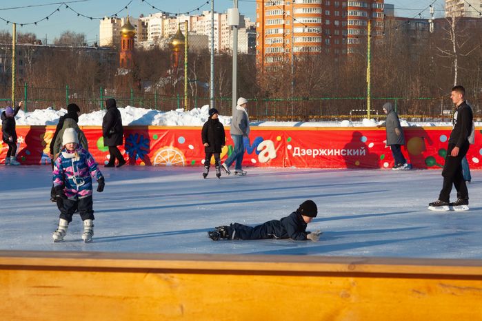 Каток у стадиона «Орбита» в Дзержинском