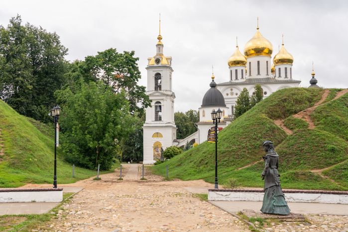 Летние виды города Дмитров в районе Советской площади