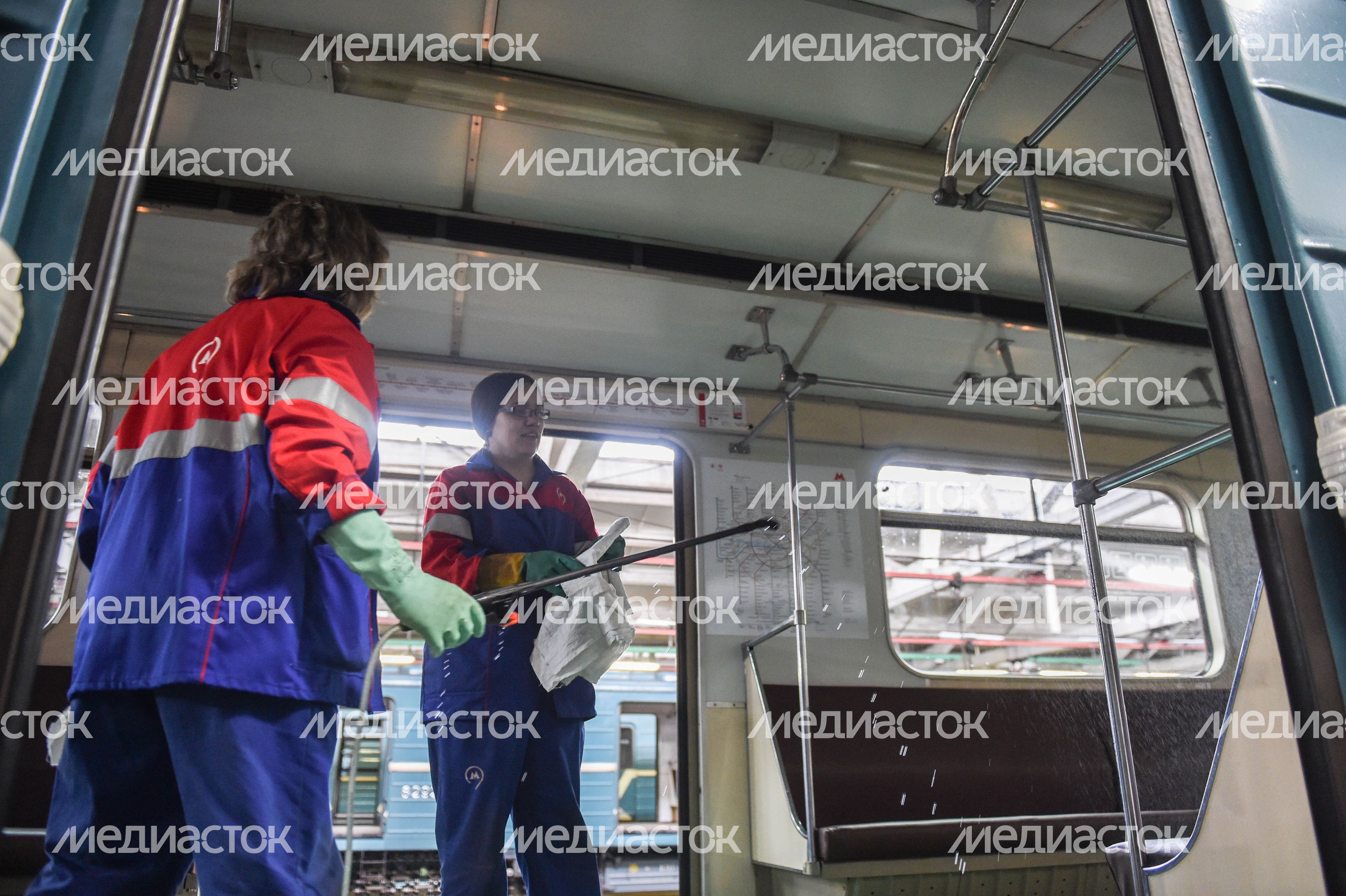 Кварцевание и мытье вагонов метро
