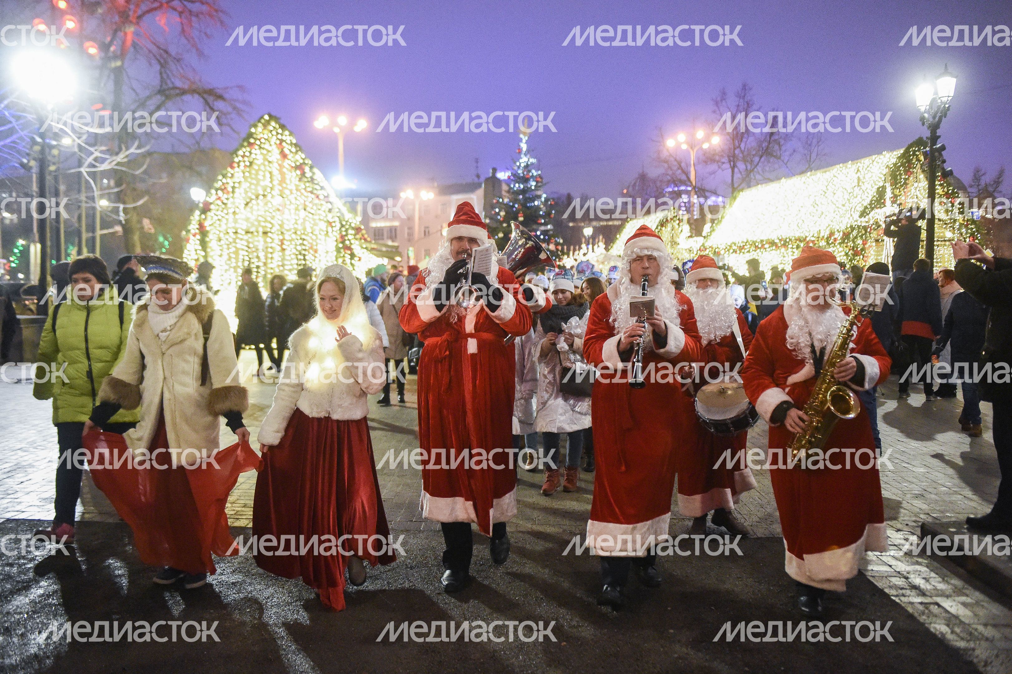 Парад Снегурочек в Москве