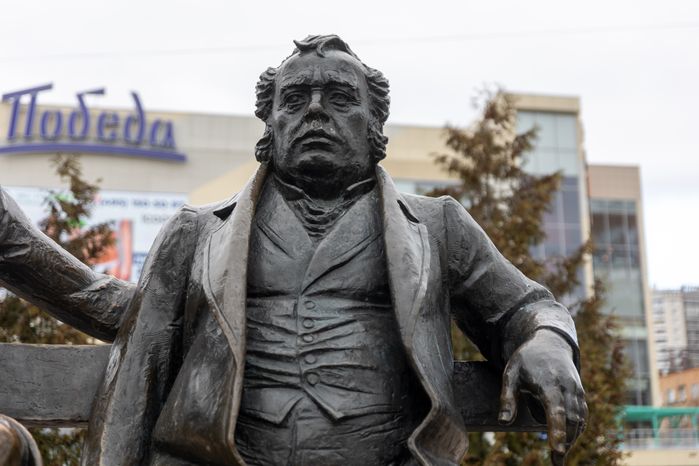 Памятник Пушкину и Крылову