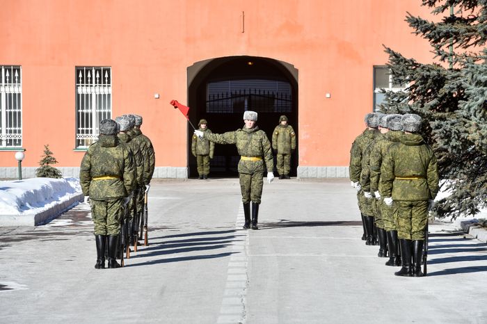 Подготовка военнослужащих отдельного комендантского Преображенского полка к военному параду на Красной площади