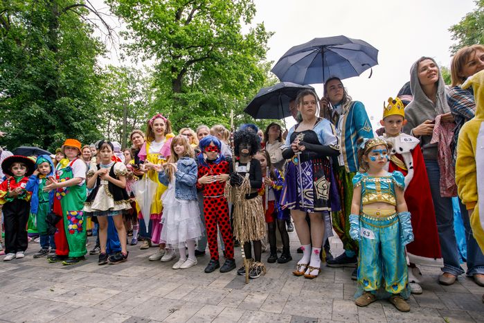 Конкурс на лучший карнавальный костюм в честь Дня защиты детей в парке им. Л.Н. Толстого в Химках