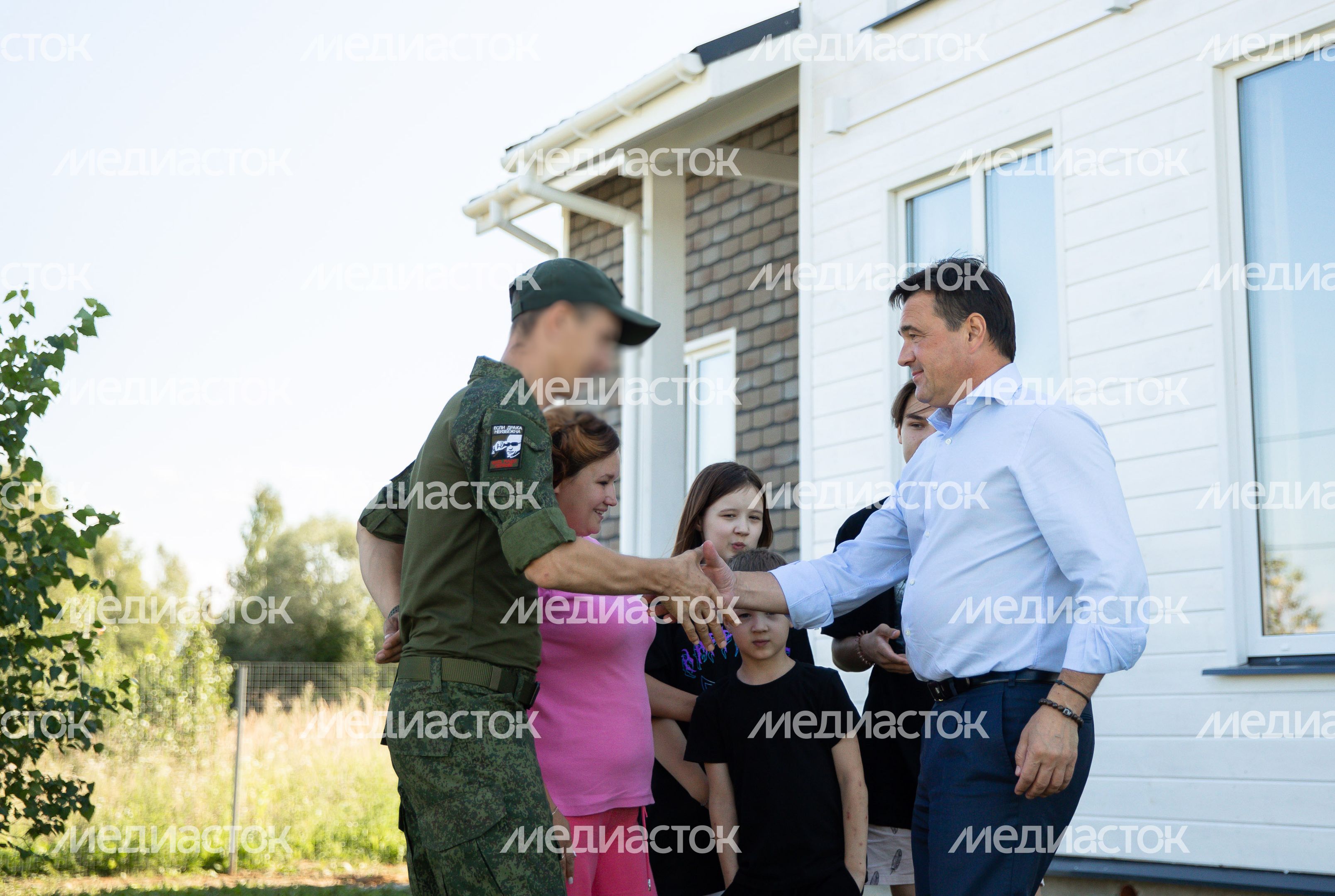 Посещение Губернатором Подмосковья нового дома участника СВО в Наро-Фоминске