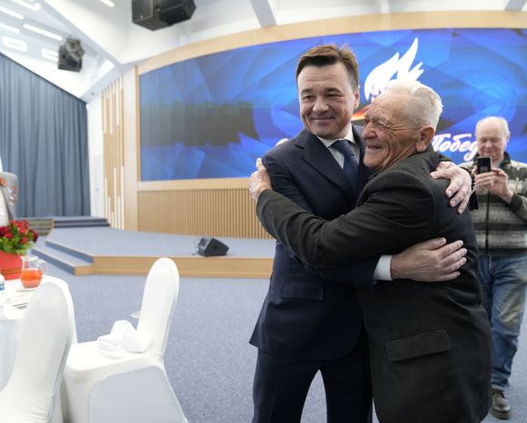 Губернатор поздравил ветеранов Великой  Отечественной войны с Днём Победы
