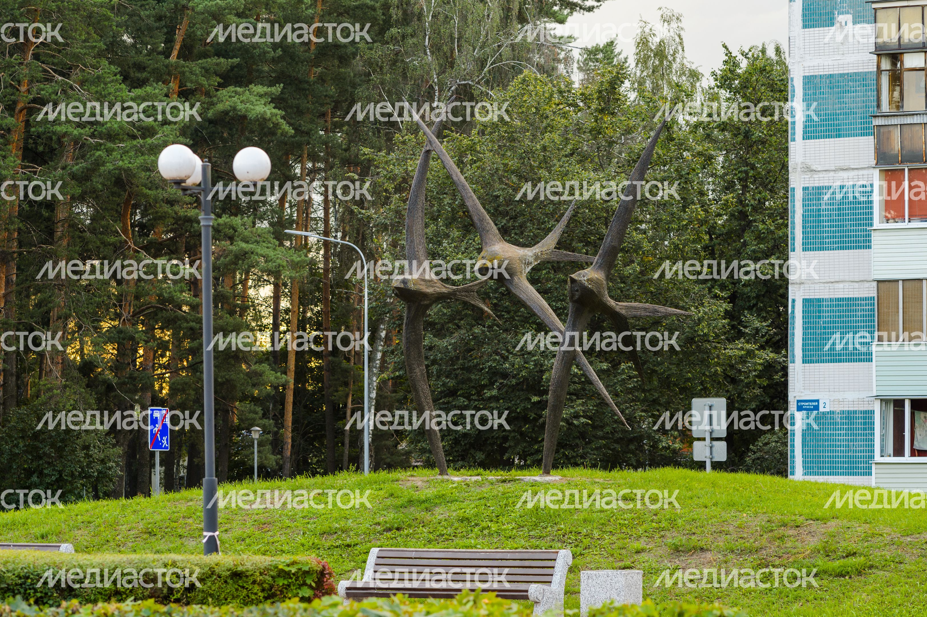 Черноголовка. Скульптура «Стрижи»