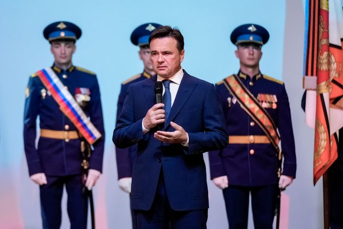 Андрей Воробьев поздравил с праздником военнослужащих 45-й бригады спецназа ВДВ