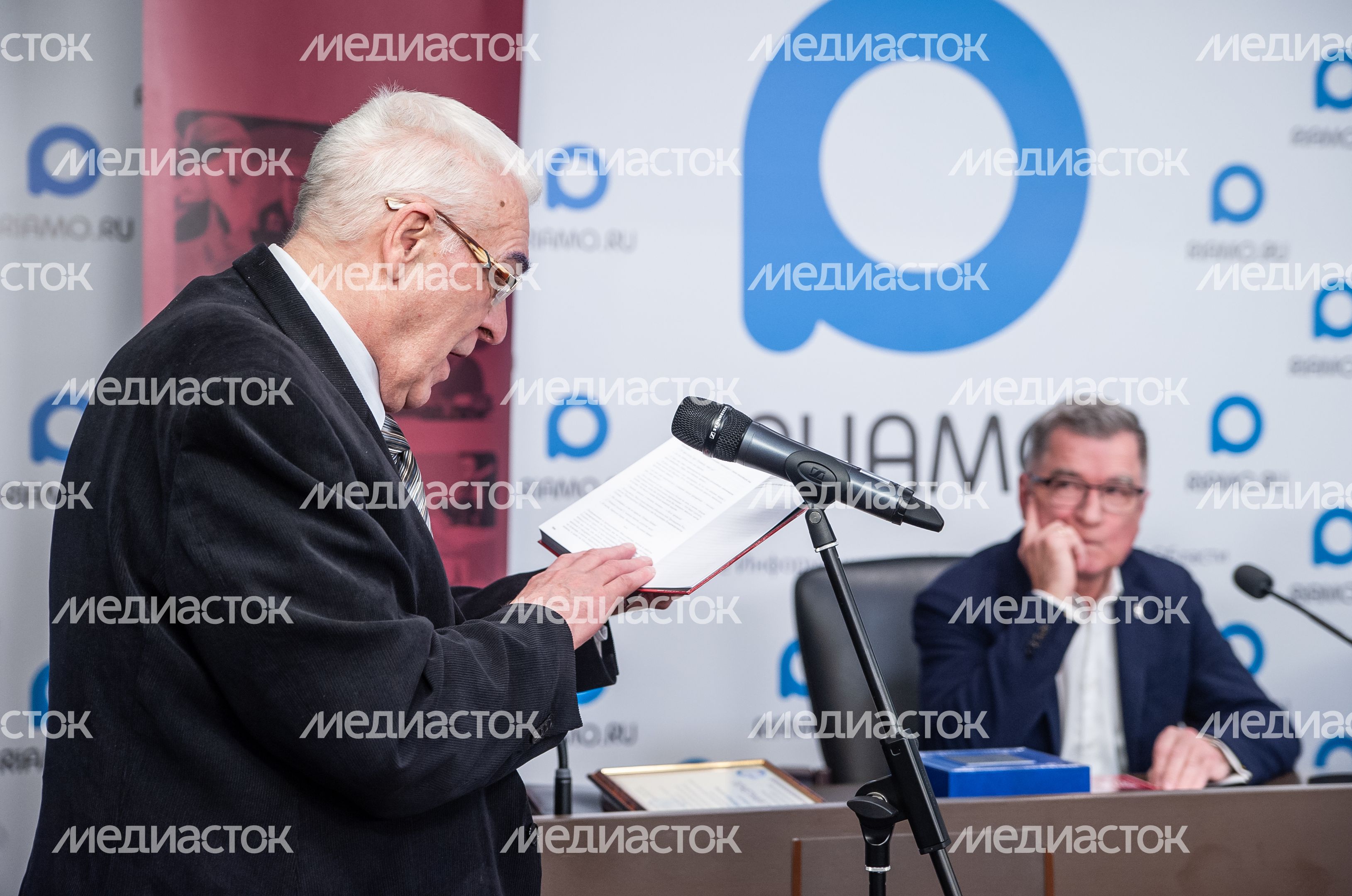 Презентация книги Александра Чумикова «Москва-400. Кам-са-мол! 90-е»