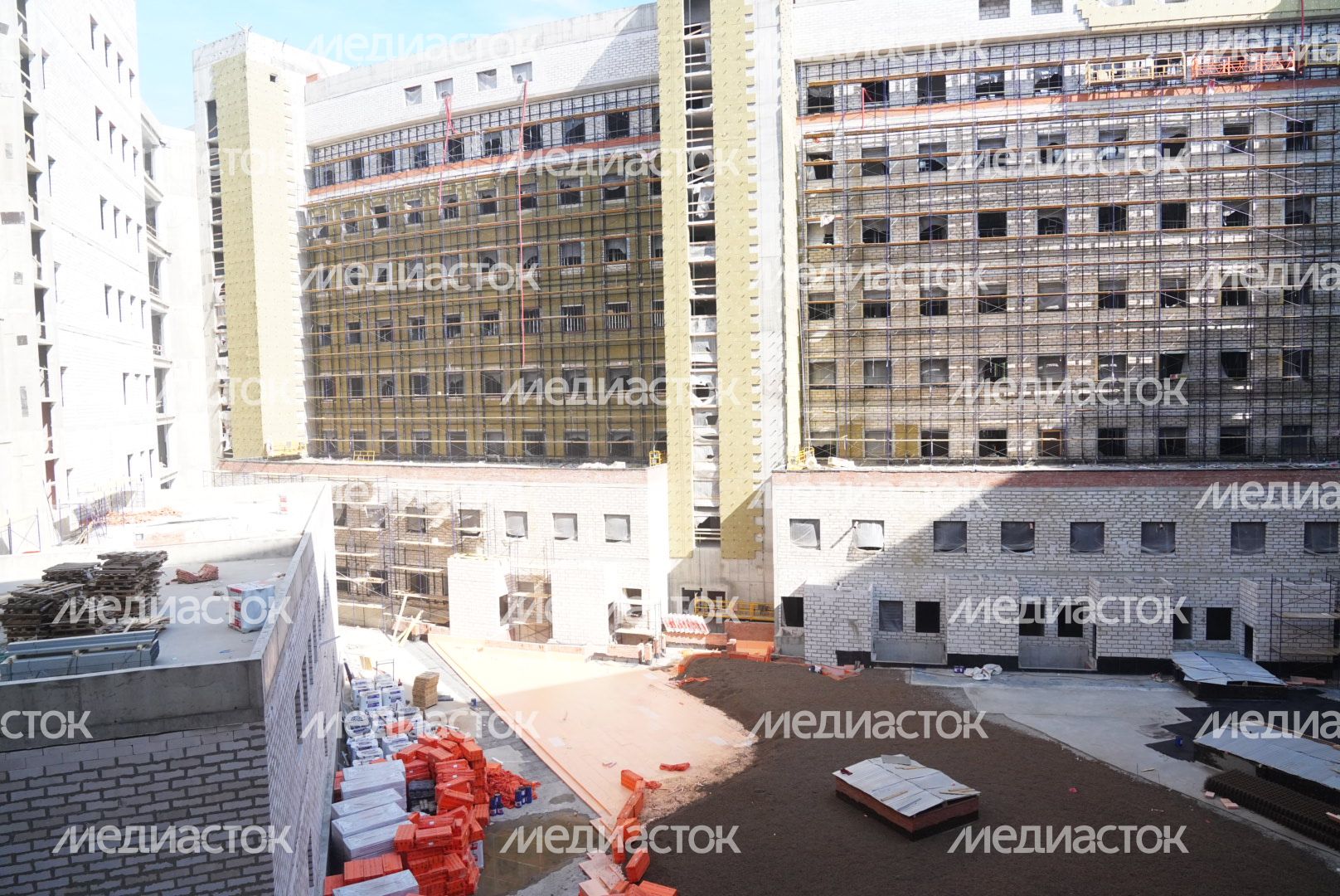 Проверка хода строительства детской областной больницы в Красногорске Губернатором Подмосковья
