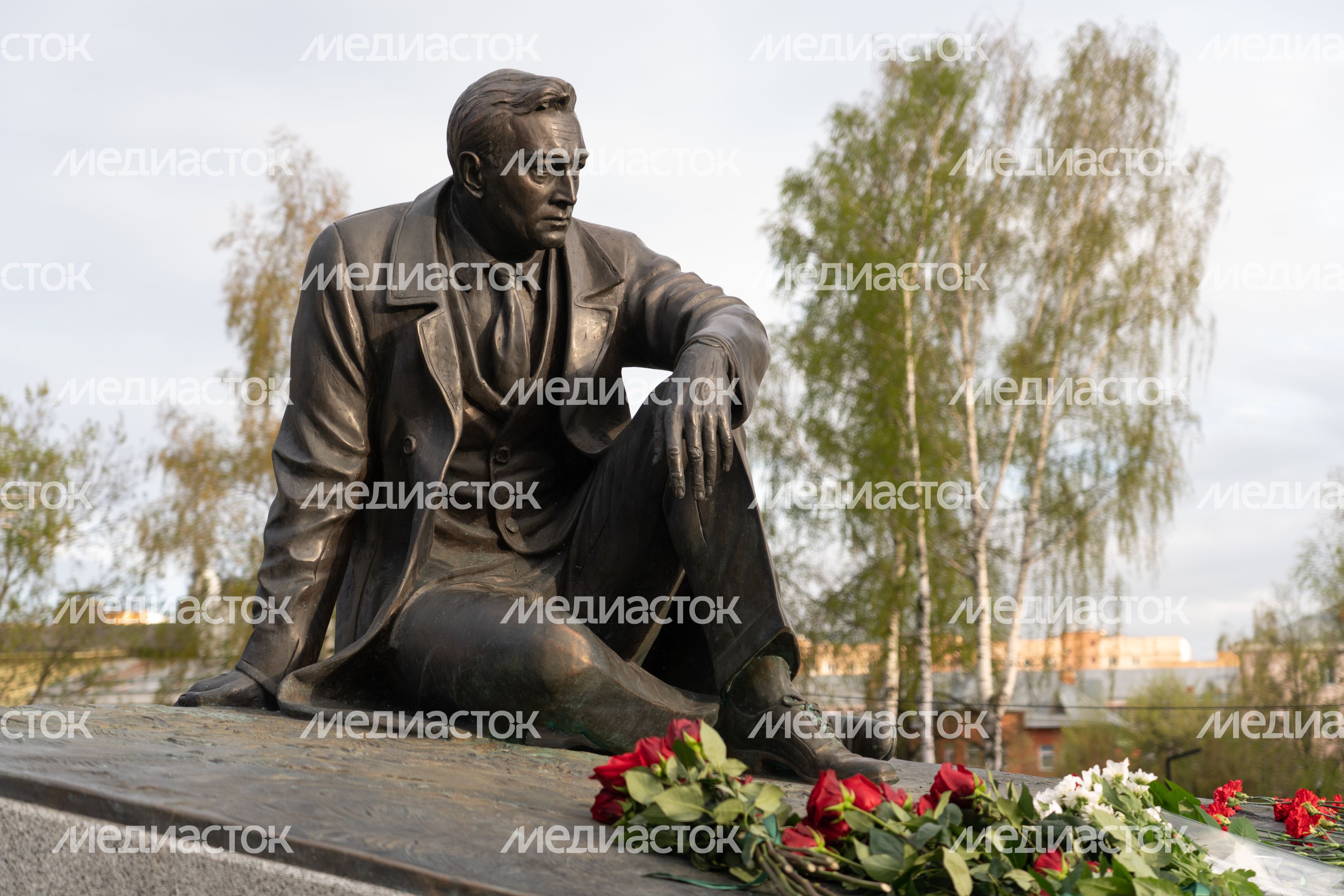 Памятник Вячеславу Тихонову
