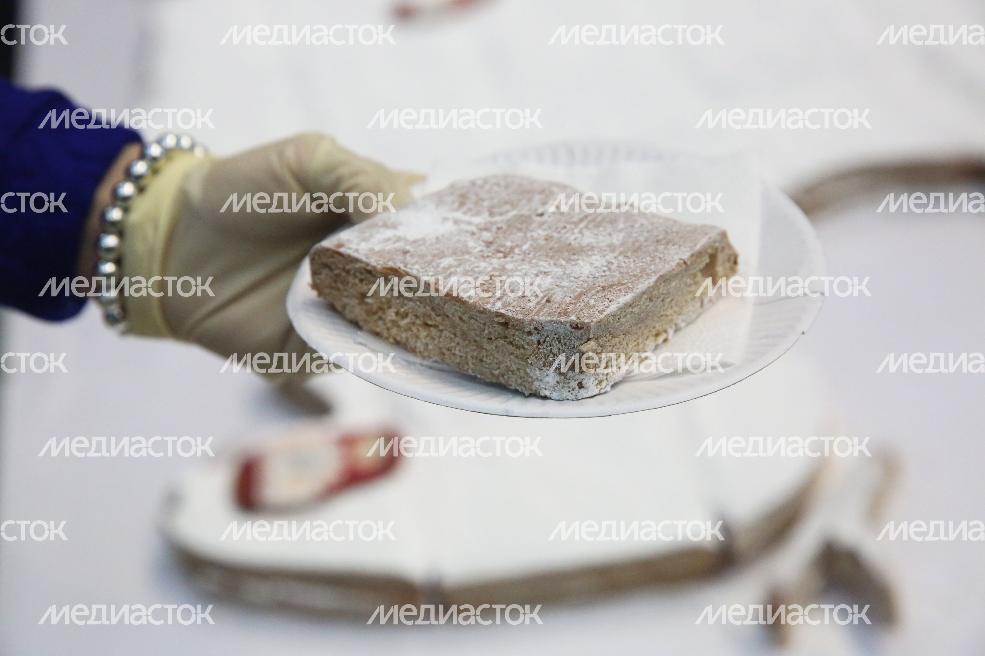 Самая большая коврижка на ярмарке меда в Гостином Дворе