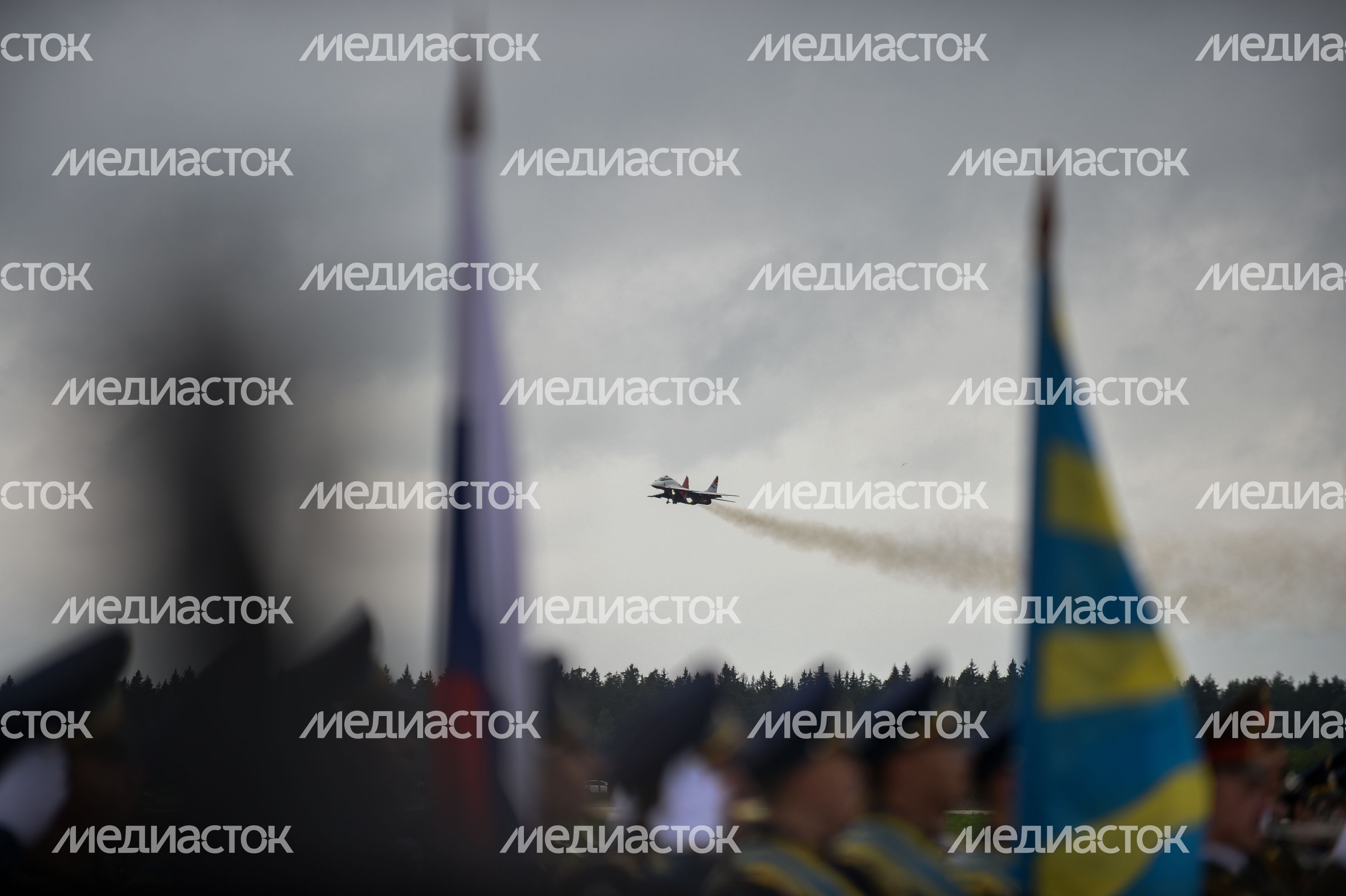 Юбилей пилотажных групп ВКС РФ «Русские Витязи» и «Стрижи» в Кубинке