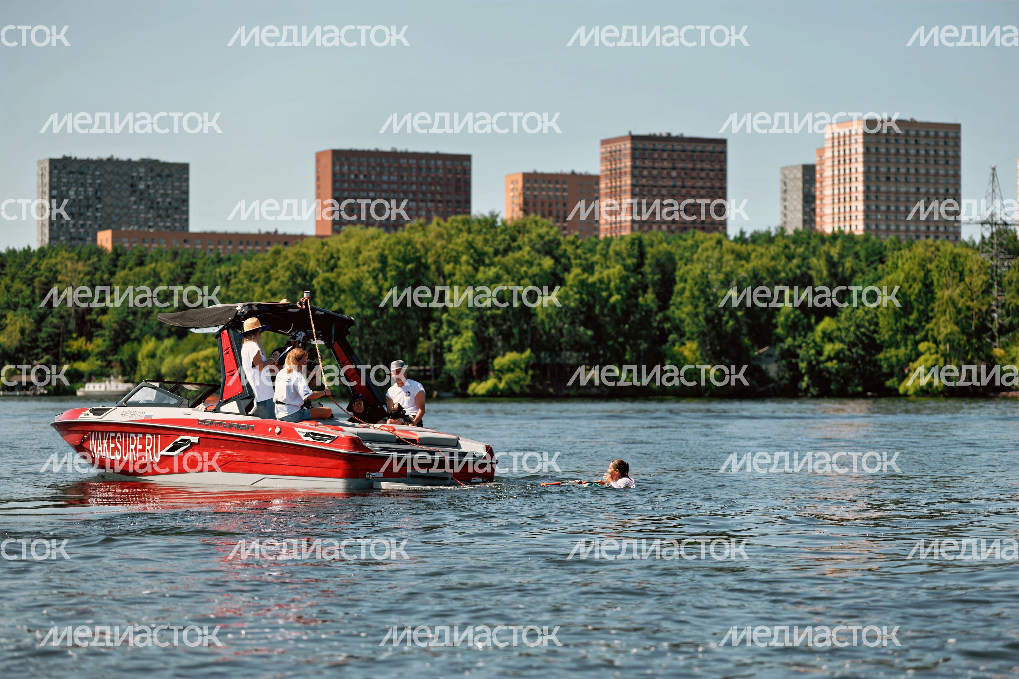 Всероссийские соревнования по серфингу в дисциплинах «вейксерфинг» и «вейкским» на пляже «Рублево» в Красногорске