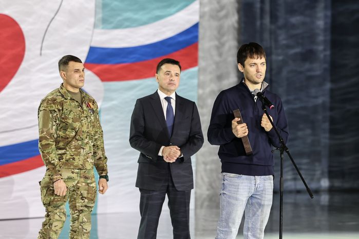 Андрей Воробьев открыл церемонию награждения и вручил награды лауреатам премии "Мы рядом. Доброе дело"