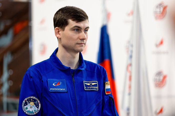 Космонавт основного экипажа МКС-73 А.В. Зубрицкий на комплексной тренировке в Звездном городке