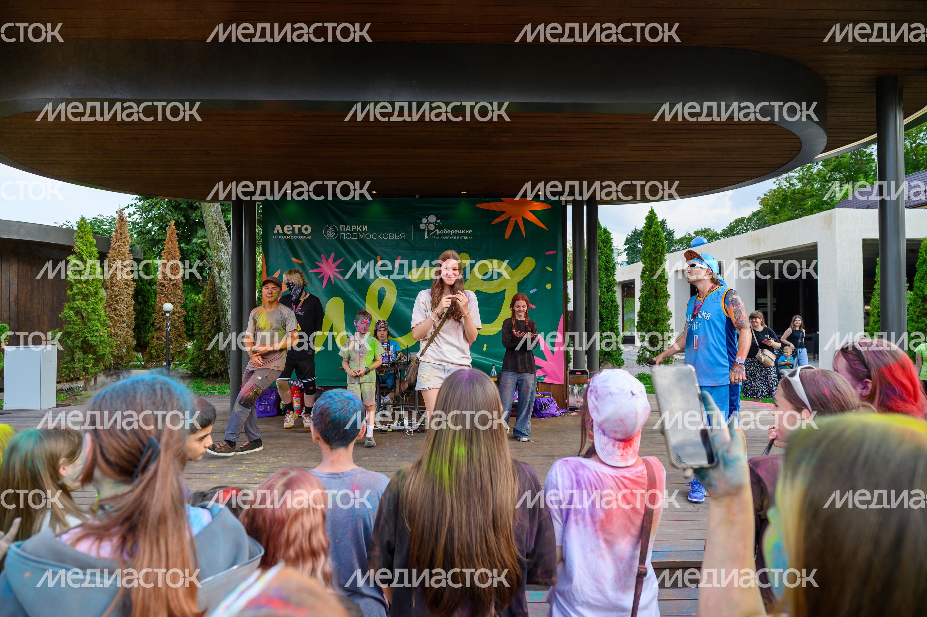 Фестиваль красок Holi Dance в Наташинском парке в Люберцах Фестиваль красок Holi Dance в Наташинском парке в Люберцах