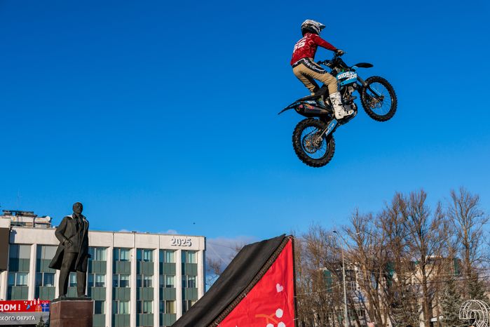 Зимний фристайл-мотокросс от команды FMX13 в Одинцово