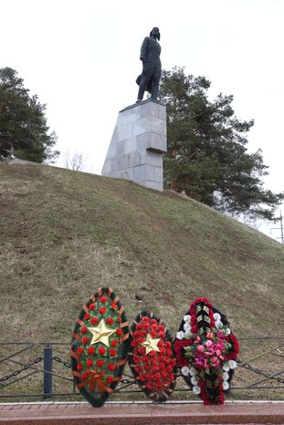 Памятник ночному тарану Талалихина