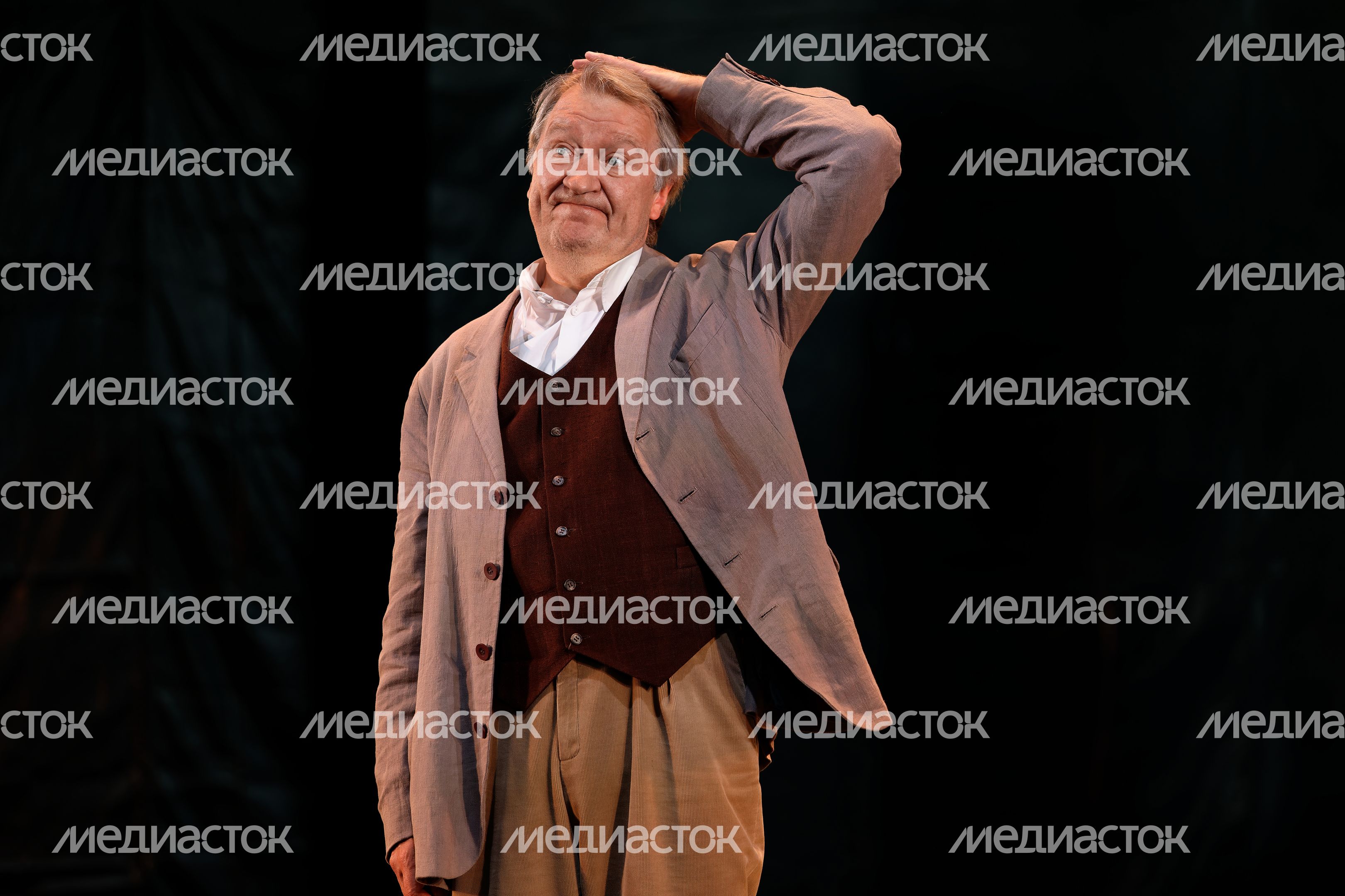 Игорь Черневич в спектакле «Чайка» театра МДТ — Театра Европы на фестивале «Мелиховская весна» 2025 Игорь Черневич в спектакле «Чайка» театра МДТ — Театра Европы на фестивале «Мелиховская весна» 2025