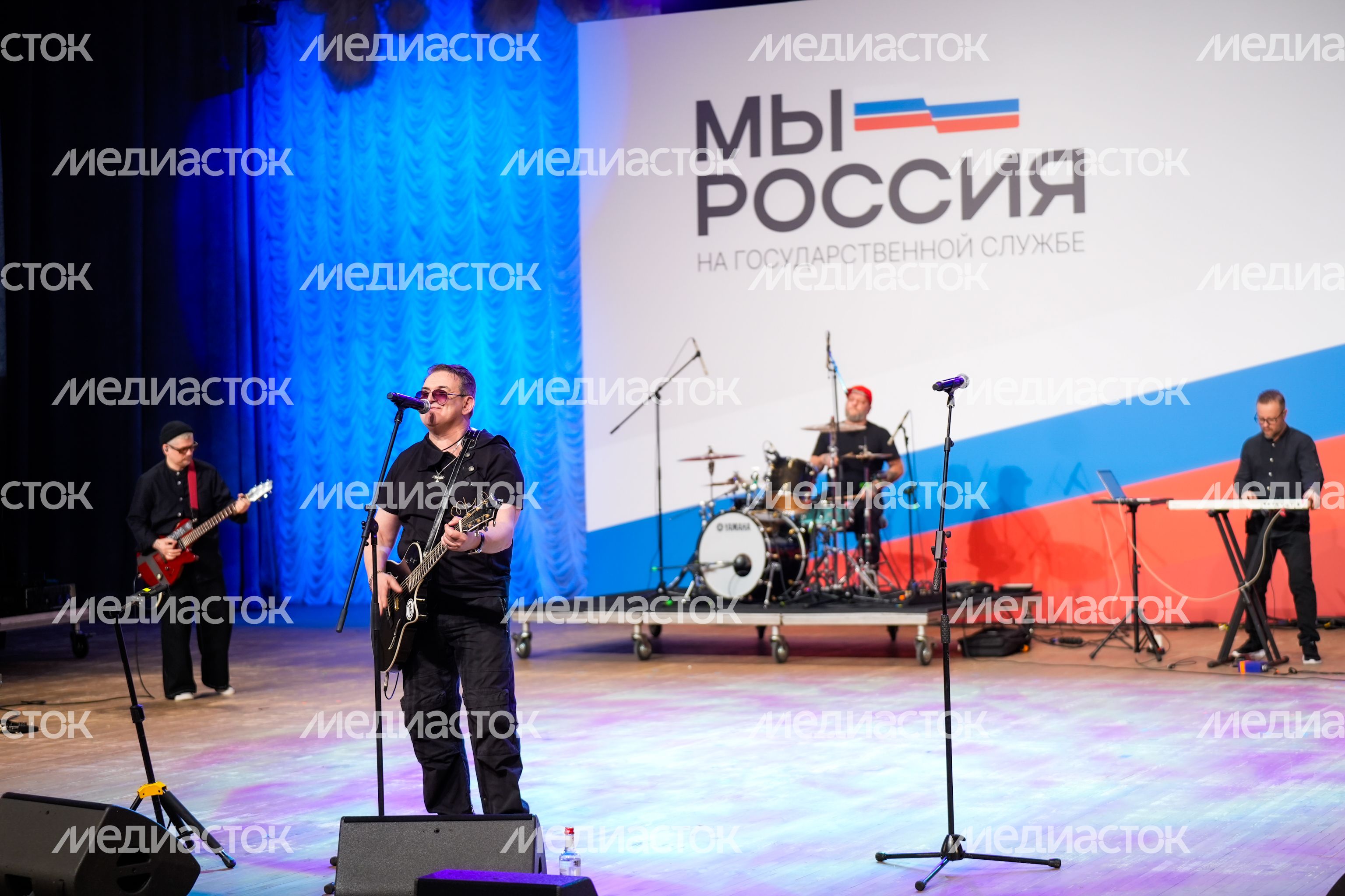Группа "7Б" выступает перед гостями и участниками форума "На государственной службе" Группа "7Б" выступает перед гостями и участниками форума "На государственной службе"