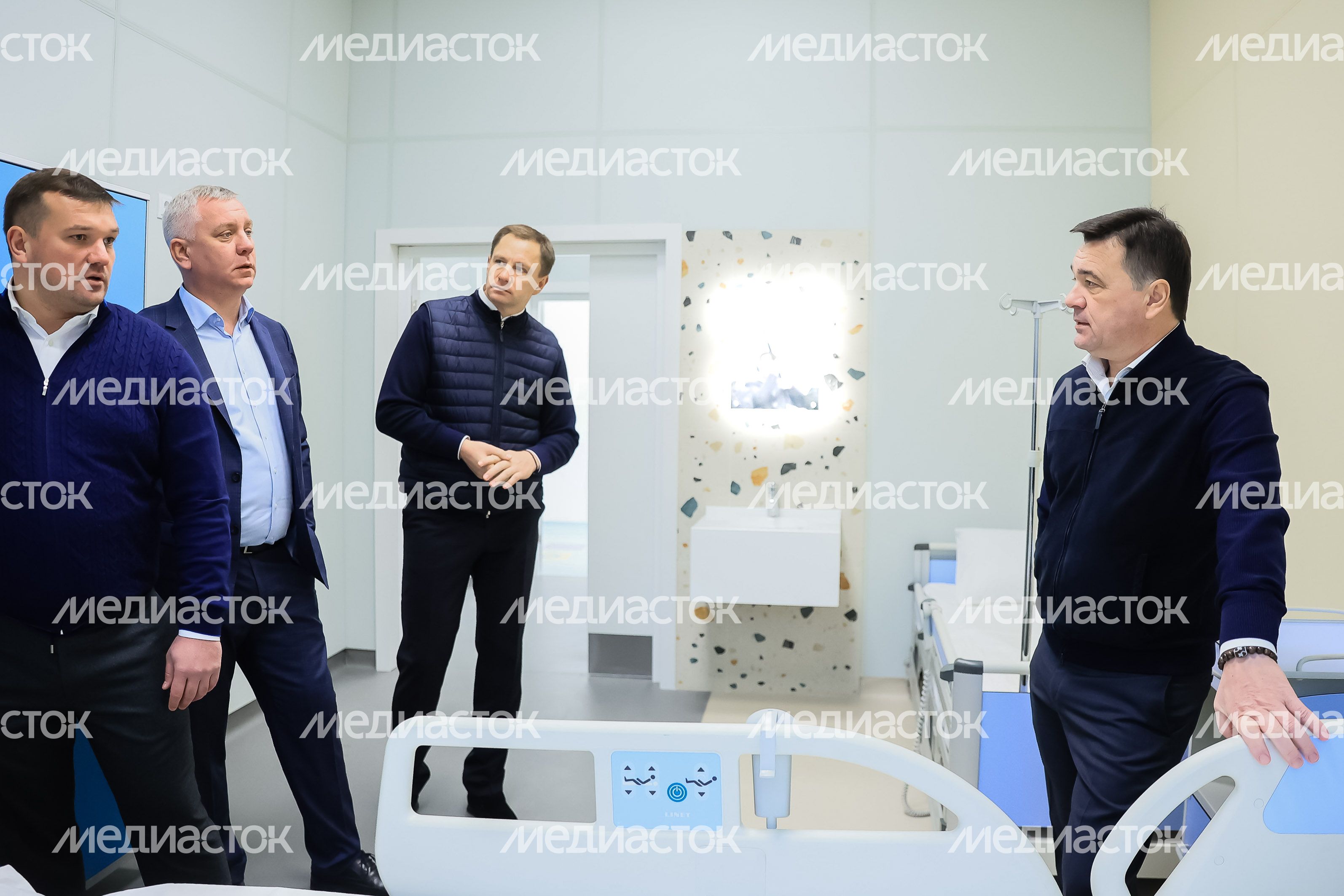Посещение Губернатором Подмосковья стройплощадки Детской областной больницы в Красногорске