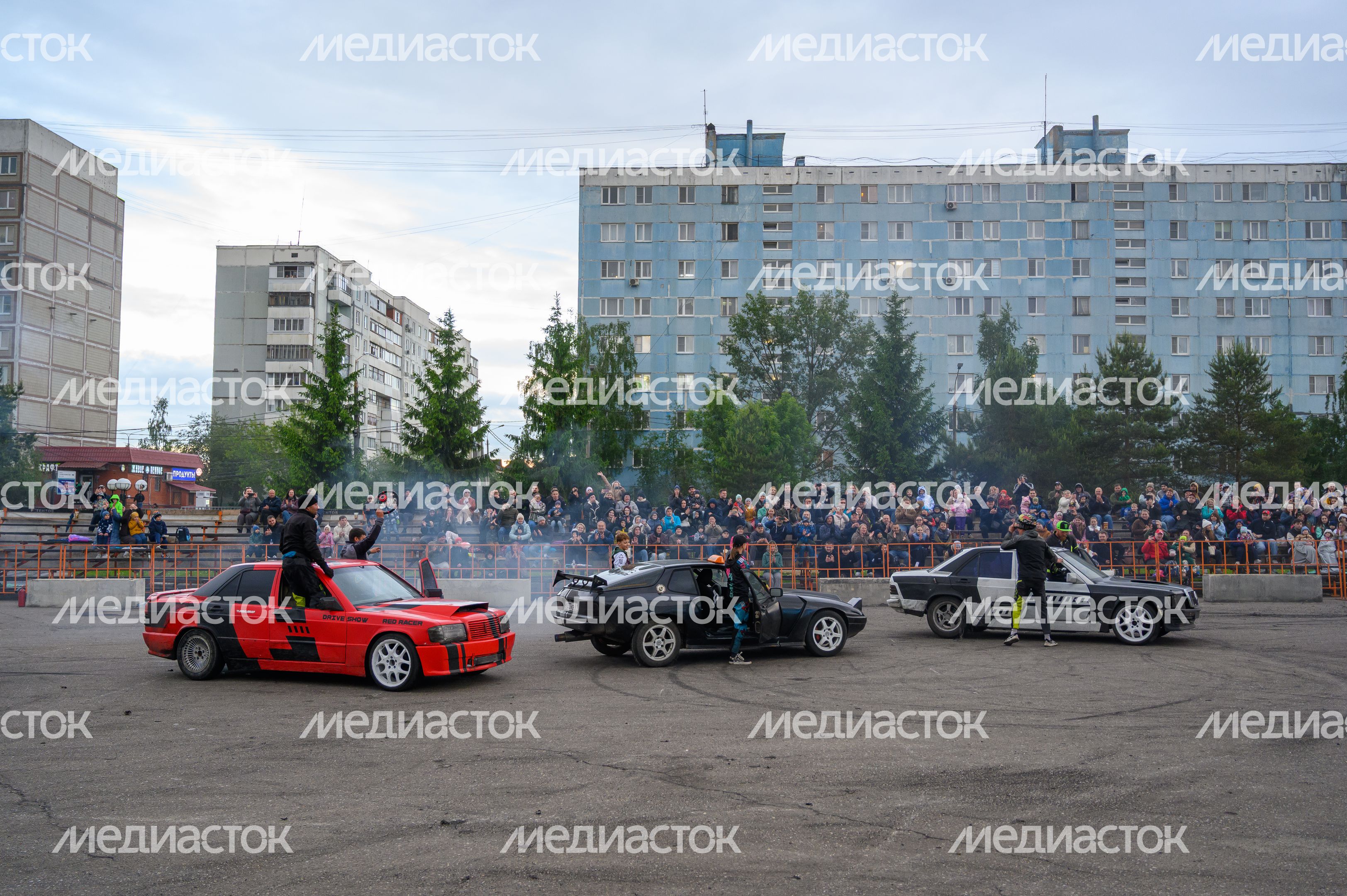 Экстремальная программа, яркие эмоции, адреналин и безумные трюки на автомобилях на шоу каскадеров в Чехове Экстремальная программа, яркие эмоции, адреналин и безумные трюки на автомобилях на шоу каскадеров в Чехове