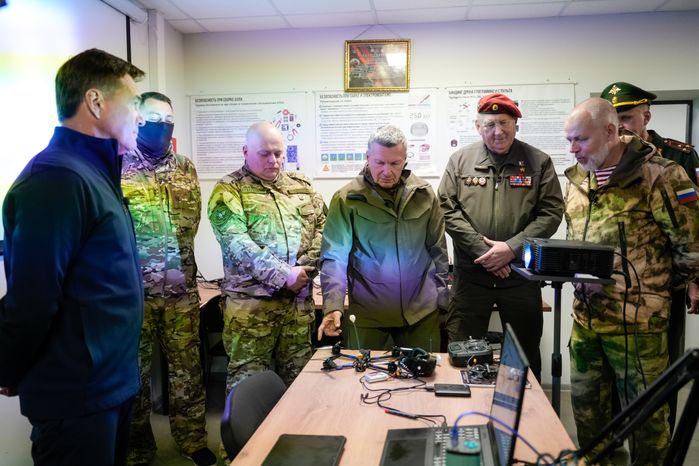 Андрей Воробьев и Владимир Соловьев посетили центр спецподготовки "Витязь" в Балашихе