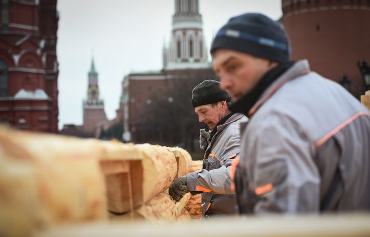 Монтаж инсталляций для фестиваля «Московская Масленица» на Манежной площади