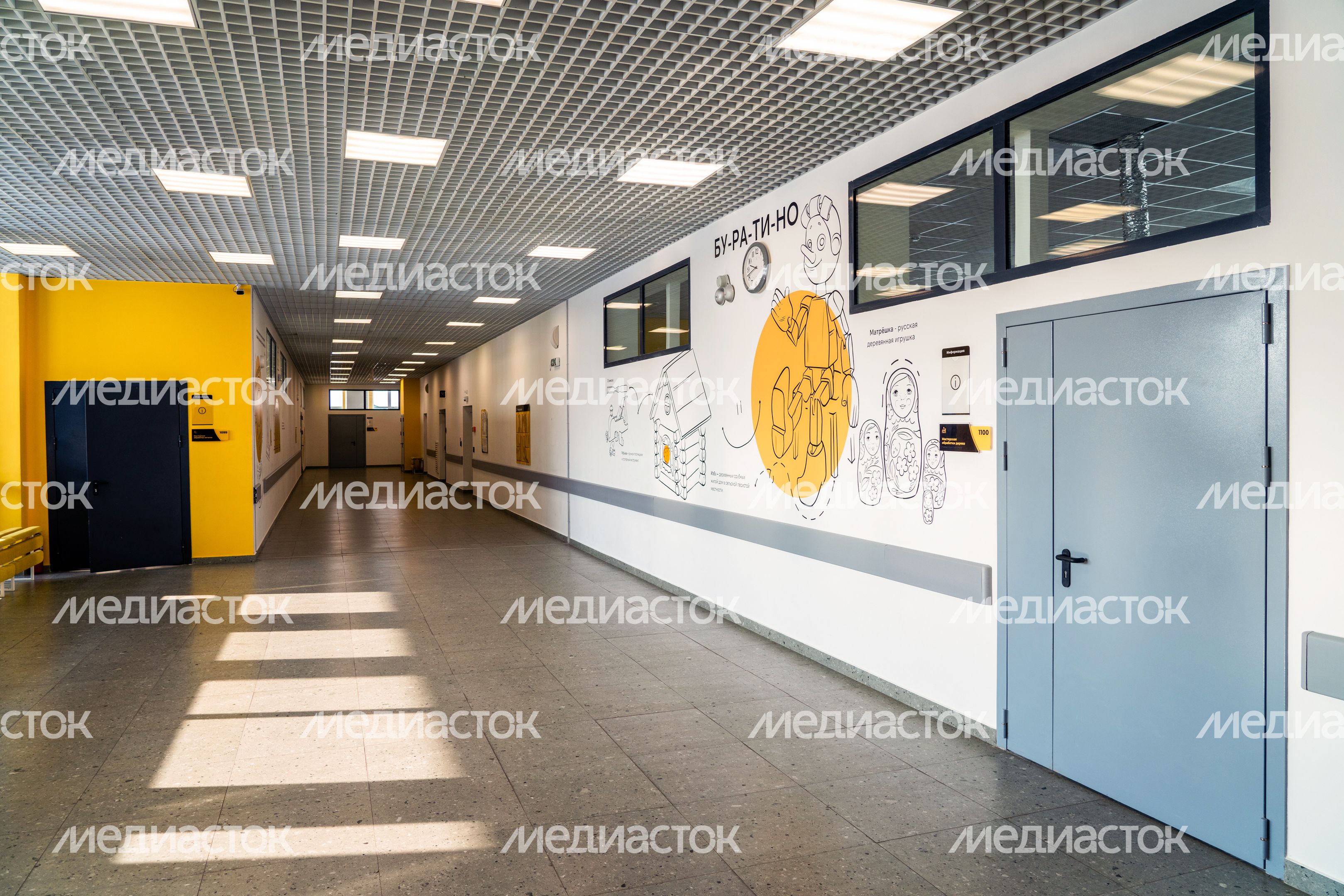 Коридор Марфинской средней общеобразовательной школы имени В.Ф. Бутузова в деревне Сухарево округа Мытищи Коридор Марфинской средней общеобразовательной школы имени В.Ф. Бутузова в деревне Сухарево округа Мытищи