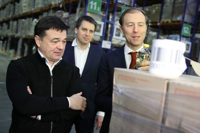 Проверка Губернатором Подмосковья и министром промышленности и торговли Российской Федерации наличия продуктов в распределительном центре «Софьино»