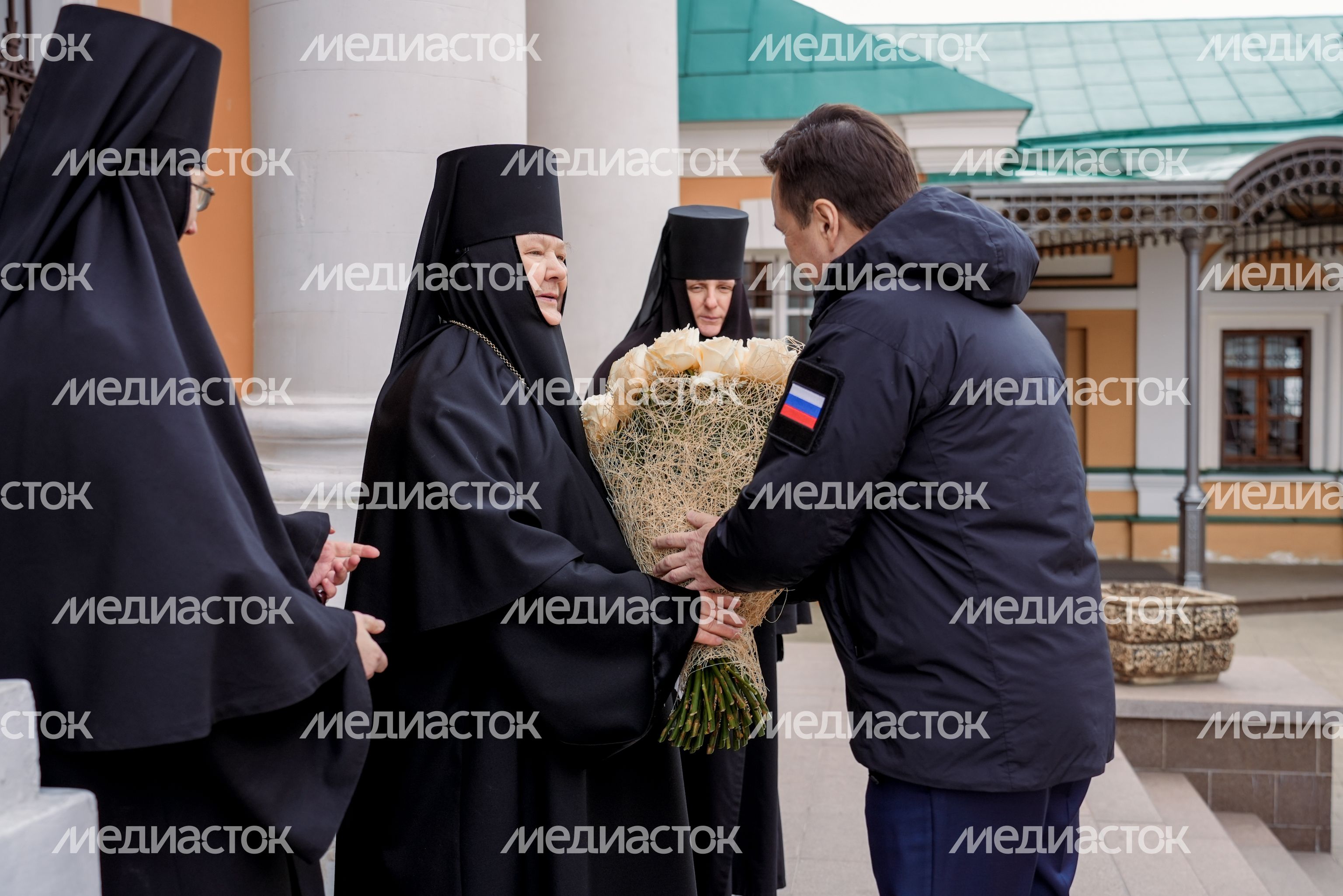 Андрей Воробьев навестил воспитанниц детского приюта-пансиона при Покровском Хотьковском женском монастыре Андрей Воробьев навестил воспитанниц детского приюта-пансиона при Покровском Хотьковском женском монастыре