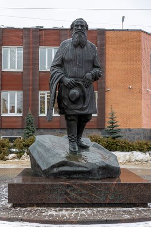 Памятник Л.Н.Толстому