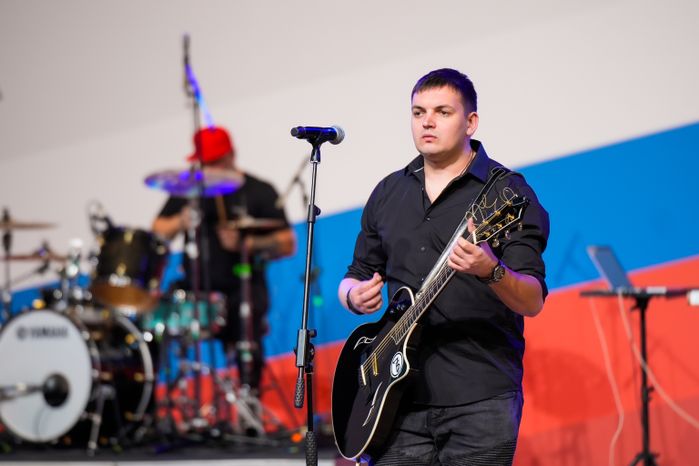 Группа "7Б" выступает перед гостями и участниками форума "На государственной службе"