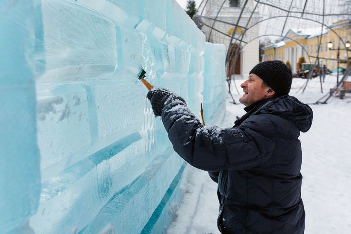 Ледяной городок на Исторической площади в Дмитрове