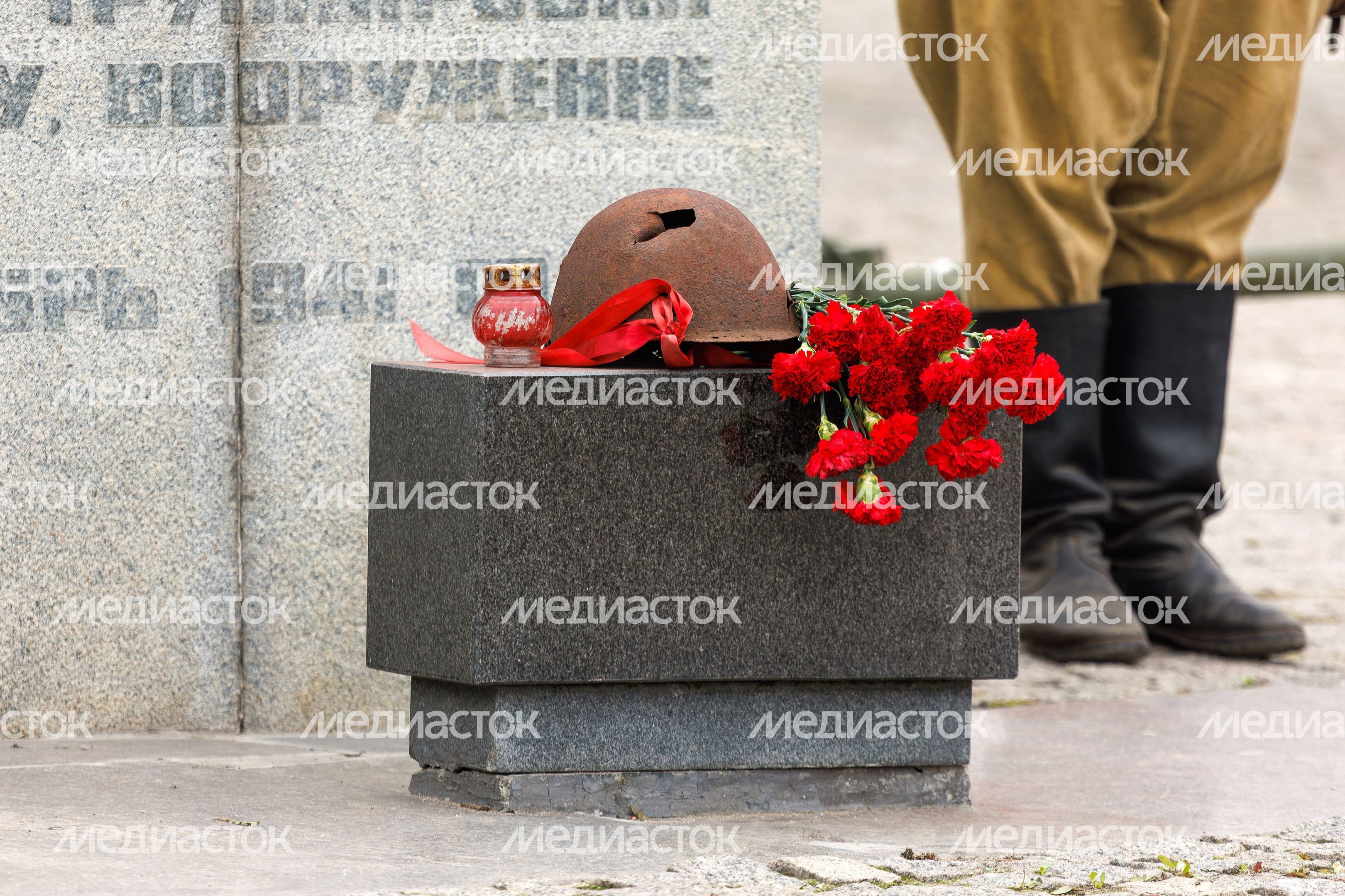Медали на гимнастерке в День Победы Медали на гимнастерке в День Победы
