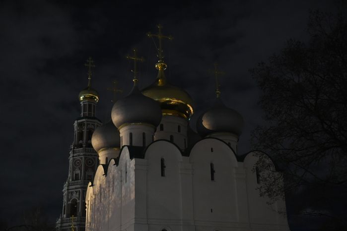 Пасхальное богослужение в Успенском храме Новодевичьего монастыря
