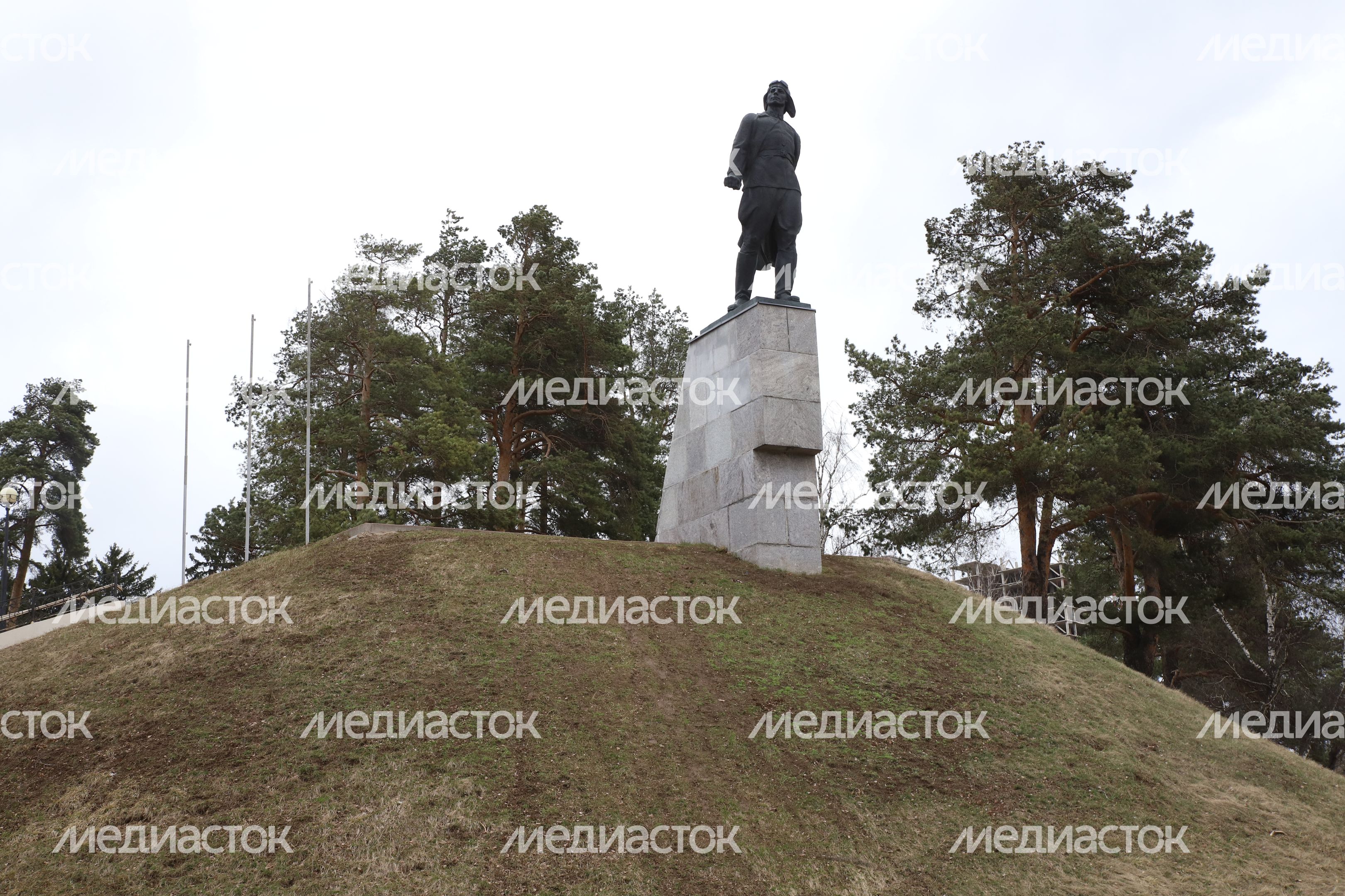 Памятник ночному тарану Талалихина Памятник ночному тарану Талалихина