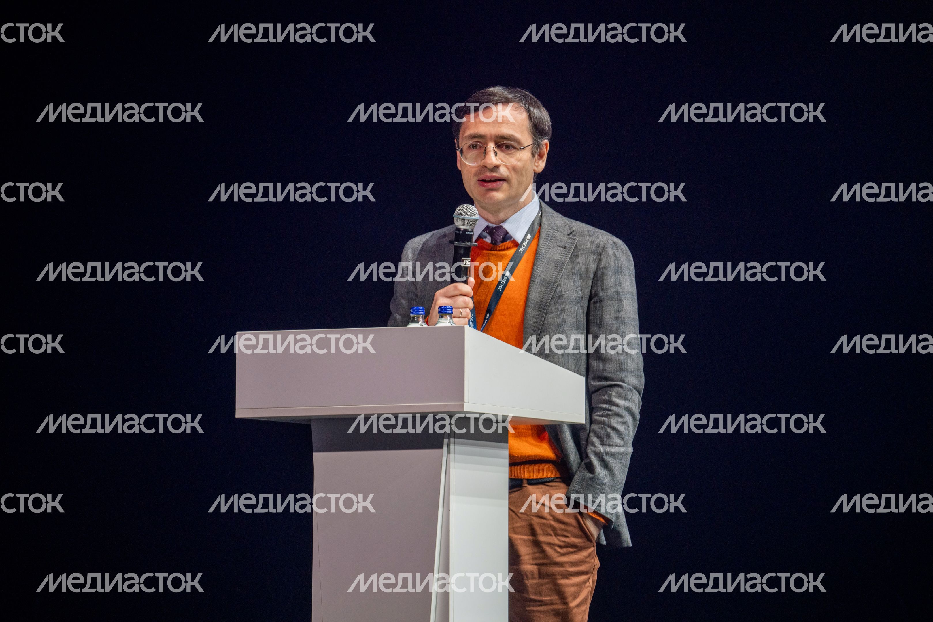 Председатель комиссии по ЦФА и проектному финансированию ТПП РФ Олег Ушаков на форуме по криптовалютам
