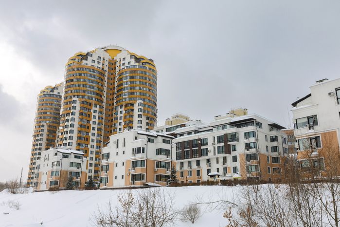 Зимние виды многоэтажек города Химки