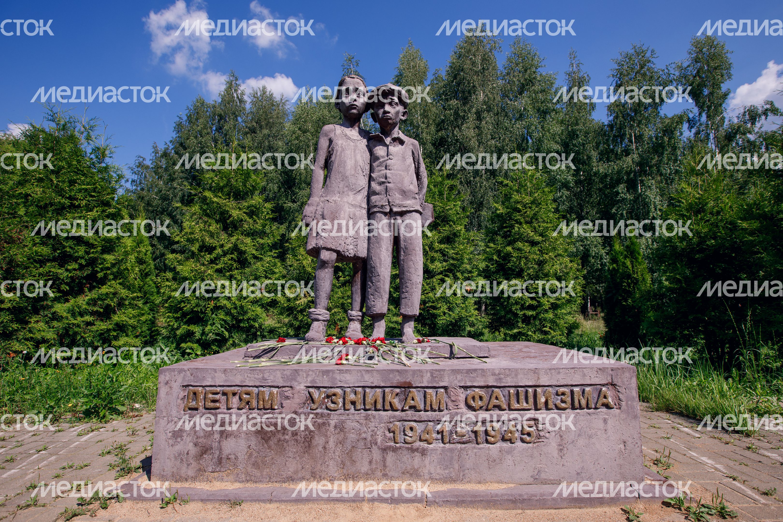Лобня. Памятник «Детям — узникам фашизма»