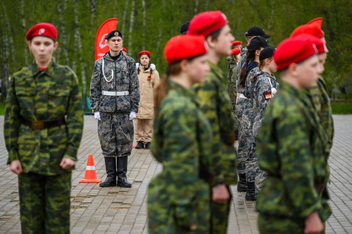 Военно-патриотическая игра «Юнармия, вперед!», посвященная Дню Победы, в Горках Ленинских